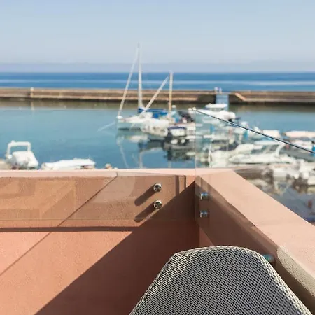 Avra Venetian Harbour * Chania (Crete)