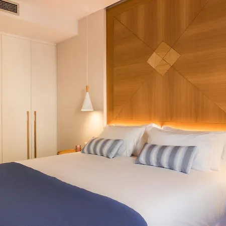 Avra Venetian Harbour Apartment *
