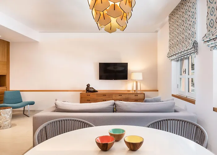 Avra Venetian Harbour * La Canea