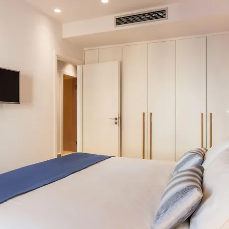 Avra Venetian Harbour חאניה