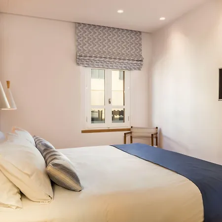 Avra Venetian Harbour Apartment *