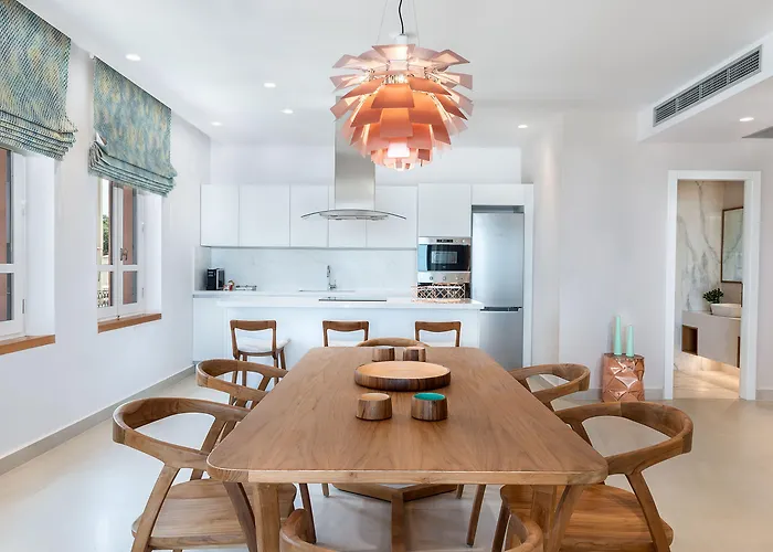 Avra Venetian Harbour Chania (Crete)