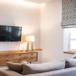 Avra Venetian Harbour Apartman