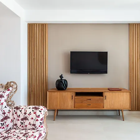 Avra Venetian Harbour Aparthotel 4*