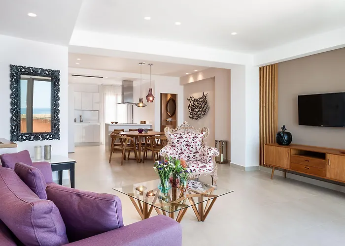 Avra Venetian Harbour Chania (Crete)